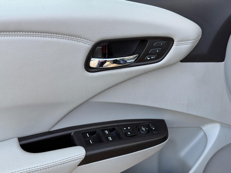 Acura RDX Vehicle Full-screen Gallery Image 18