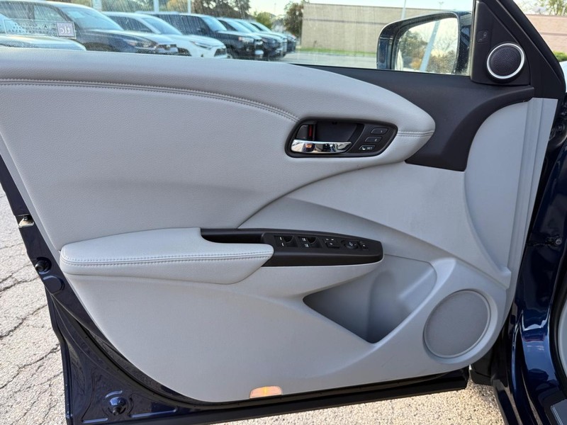 Acura RDX Vehicle Full-screen Gallery Image 19