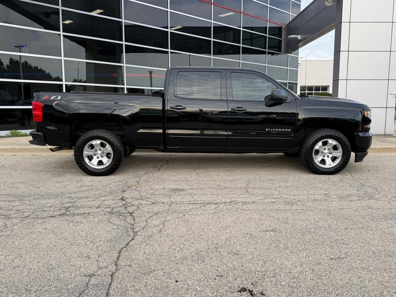 Chevrolet Silverado 1500 Vehicle Full-screen Gallery Image 02