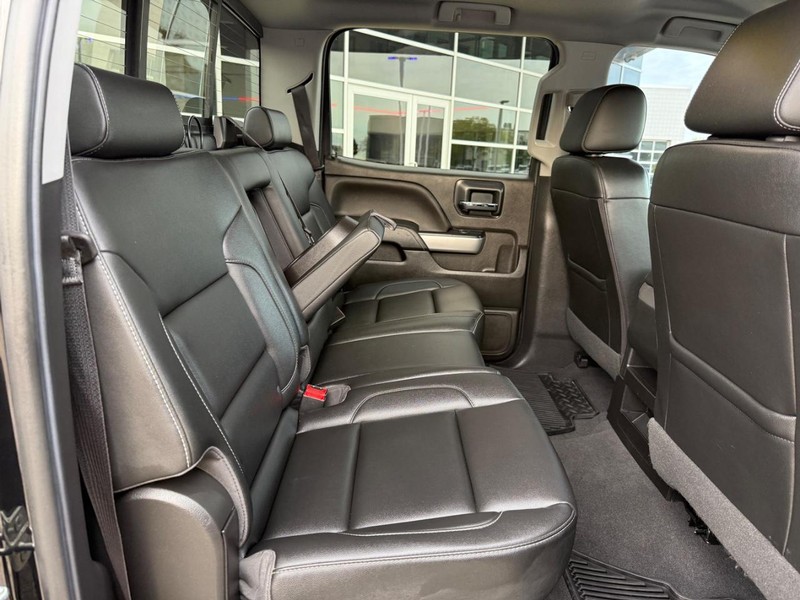 Chevrolet Silverado 1500 Vehicle Full-screen Gallery Image 12