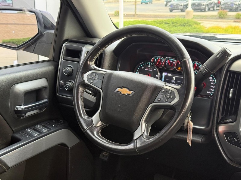 Chevrolet Silverado 1500 Vehicle Full-screen Gallery Image 14