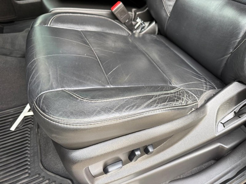 Chevrolet Silverado 1500 Vehicle Full-screen Gallery Image 18