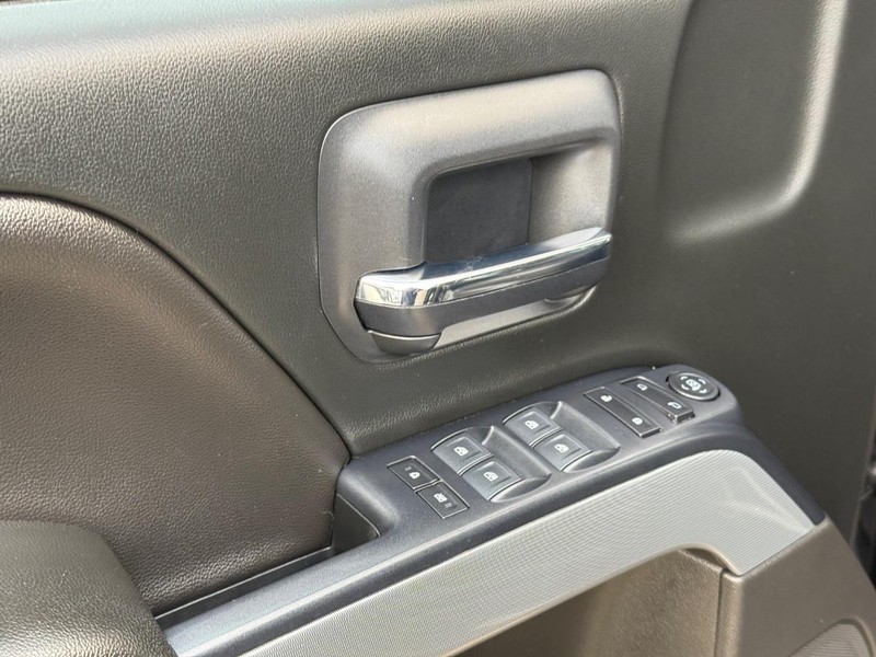 Chevrolet Silverado 1500 Vehicle Full-screen Gallery Image 19