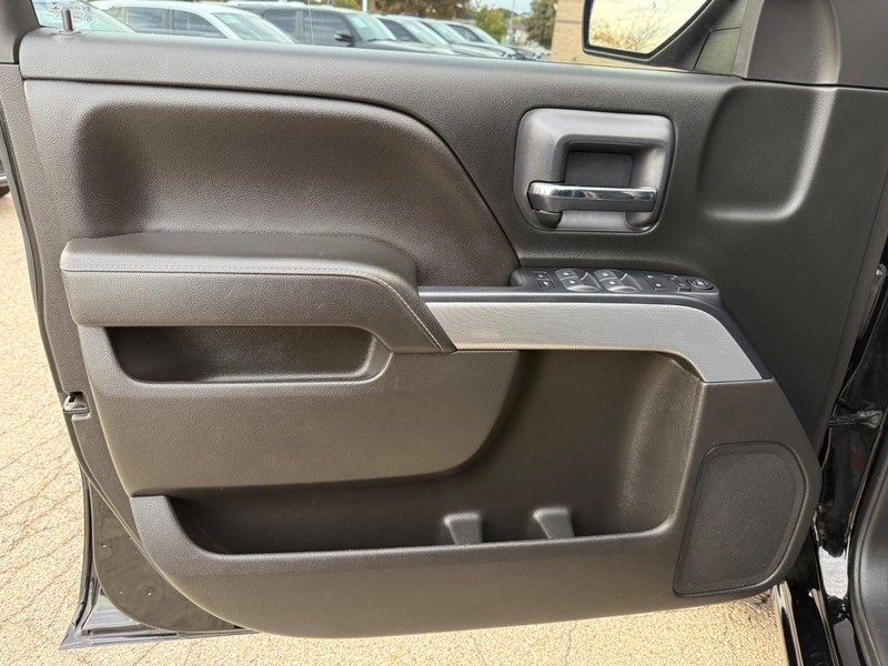 Chevrolet Silverado 1500 Vehicle Full-screen Gallery Image 20