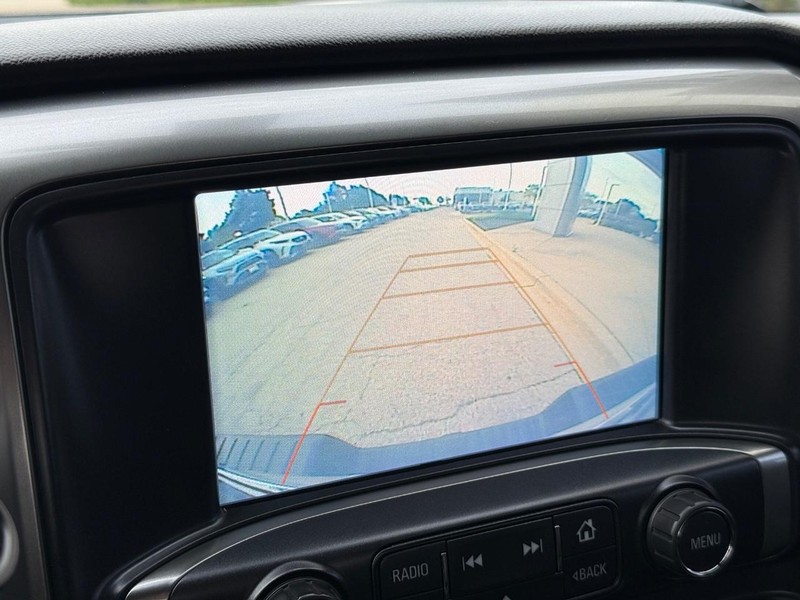 Chevrolet Silverado 1500 Vehicle Full-screen Gallery Image 25