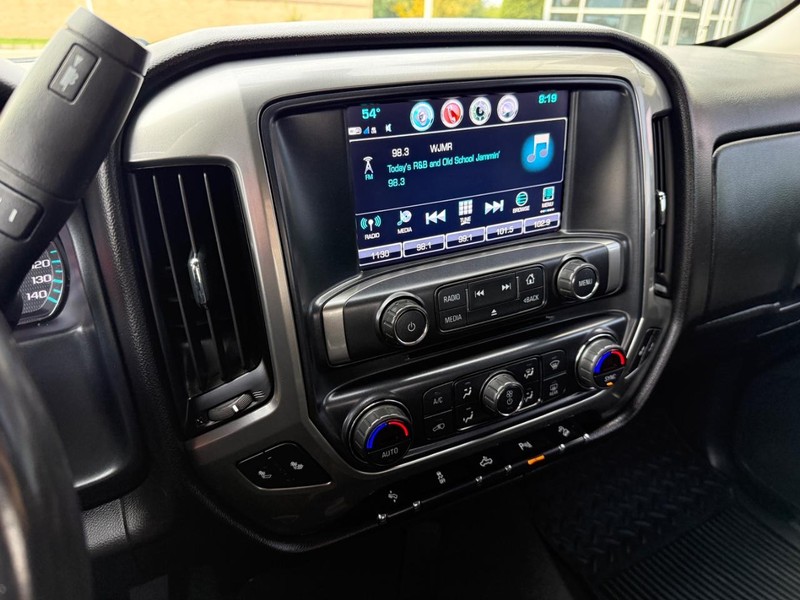Chevrolet Silverado 1500 Vehicle Full-screen Gallery Image 26