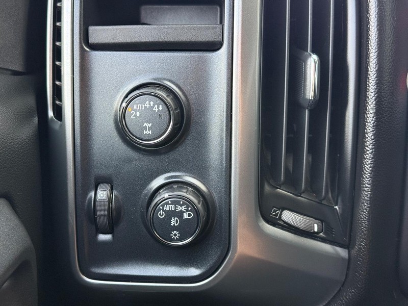 Chevrolet Silverado 1500 Vehicle Full-screen Gallery Image 29