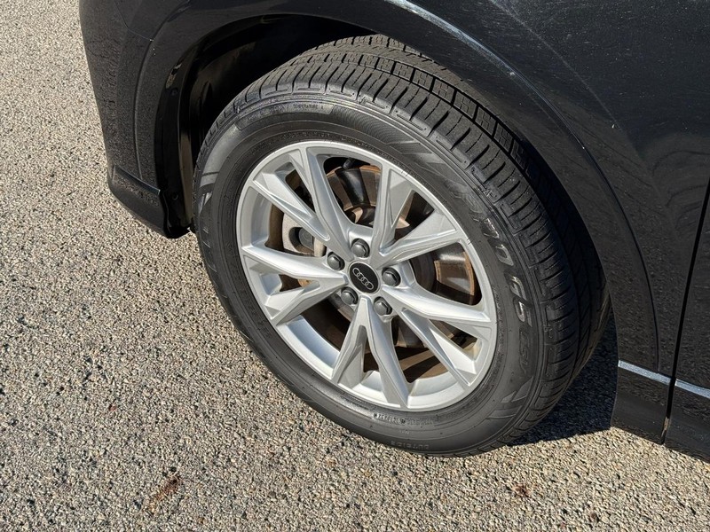 Audi Q3 Vehicle Full-screen Gallery Image 10