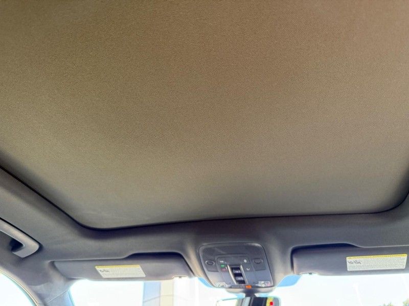 Audi Q3 Vehicle Full-screen Gallery Image 15