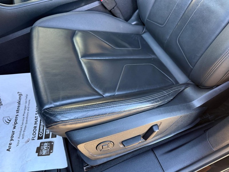 Audi Q3 Vehicle Full-screen Gallery Image 17