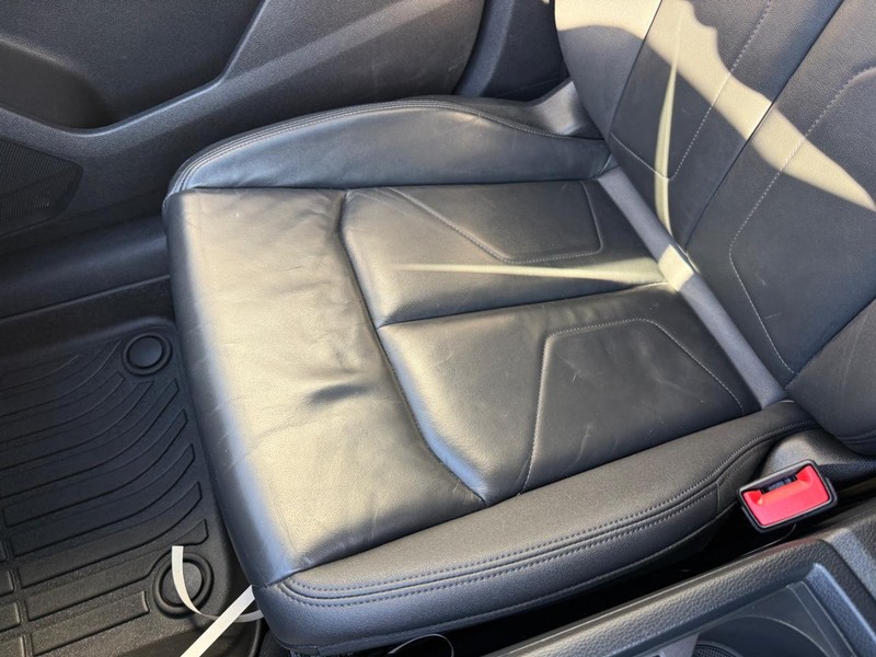 Audi Q3 Vehicle Full-screen Gallery Image 26