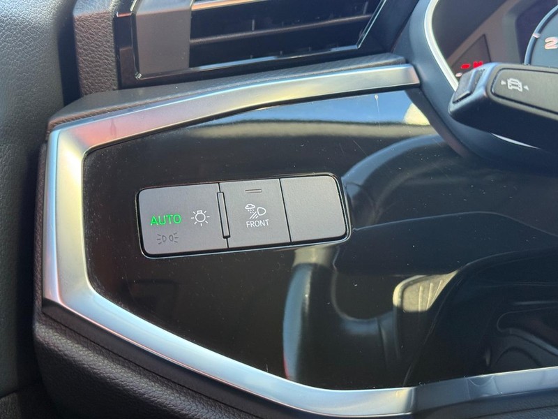 Audi Q3 Vehicle Full-screen Gallery Image 29