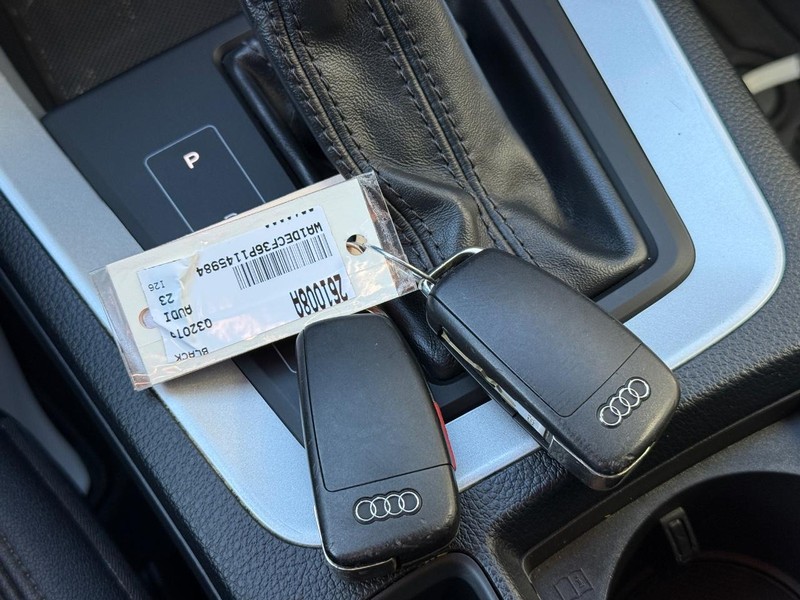 Audi Q3 Vehicle Full-screen Gallery Image 30