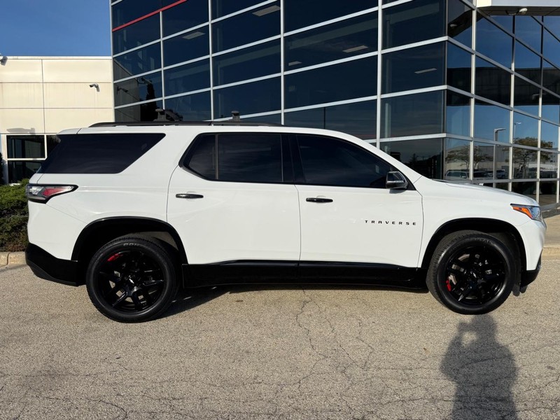 Chevrolet Traverse Vehicle Full-screen Gallery Image 02