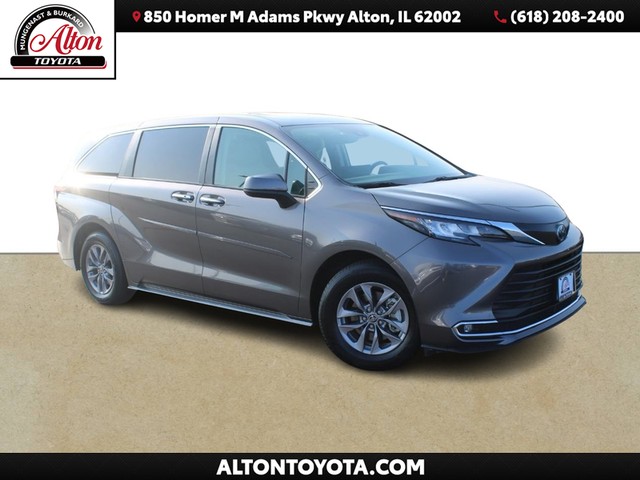 2022 Toyota Sienna XLE at Mungenast Alton Toyota Scion in Alton IL