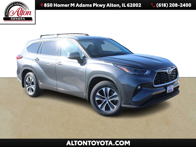 2019 Toyota Highlander XLE at Mungenast Alton Toyota Scion in Alton IL