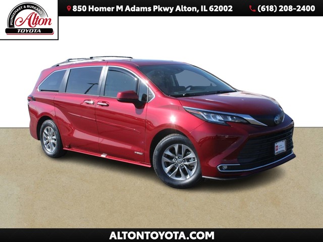 2021 Toyota Sienna XLE at Mungenast Alton Toyota Scion in Alton IL