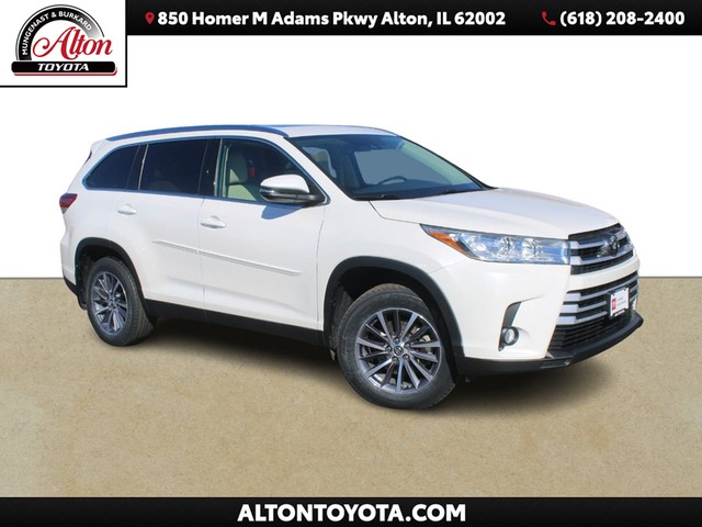 2019 Toyota Highlander XLE at Mungenast Alton Toyota Scion in Alton IL