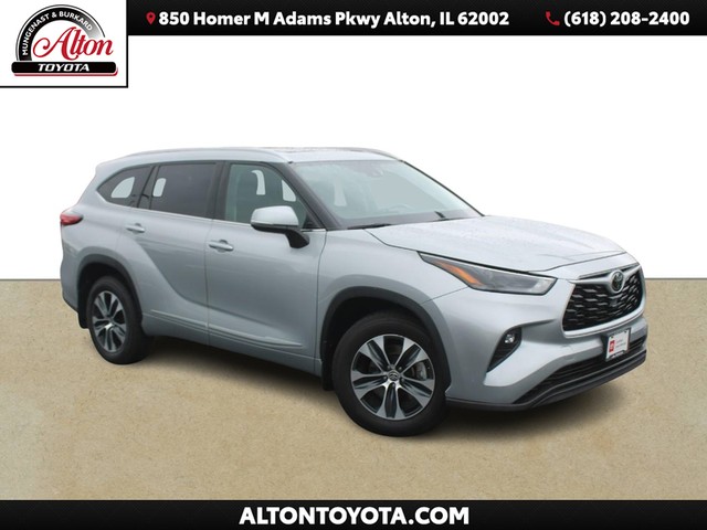 2022 Toyota Highlander XLE at Mungenast Alton Toyota Scion in Alton IL