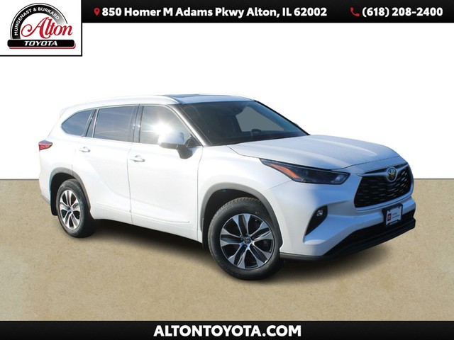 2022 Toyota Highlander XLE at Mungenast Alton Toyota Scion in Alton IL