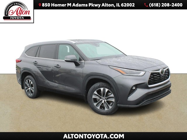 2021 Toyota Highlander XLE at Mungenast Alton Toyota Scion in Alton IL