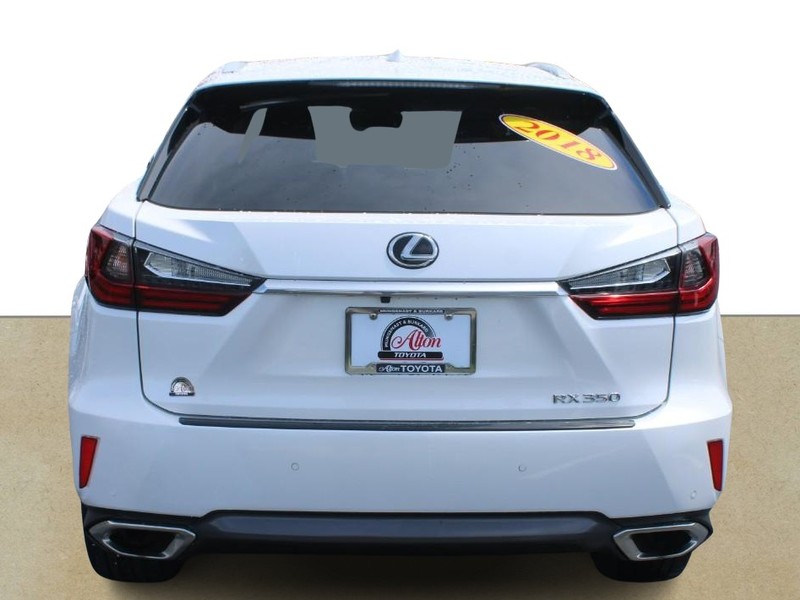 Lexus RX Vehicle Full-screen Gallery Image 04