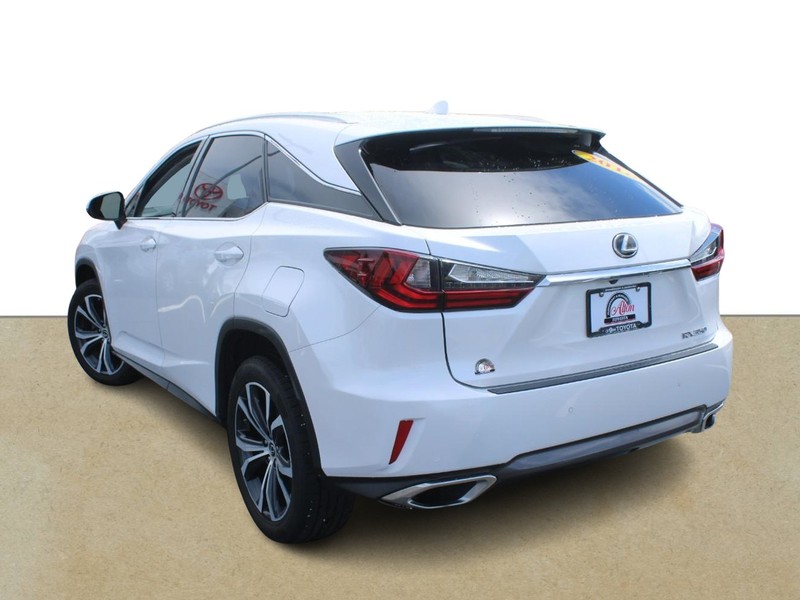 Lexus RX Vehicle Full-screen Gallery Image 05