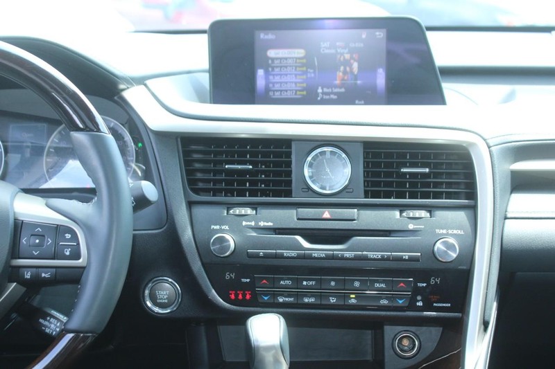 Lexus RX Vehicle Full-screen Gallery Image 12