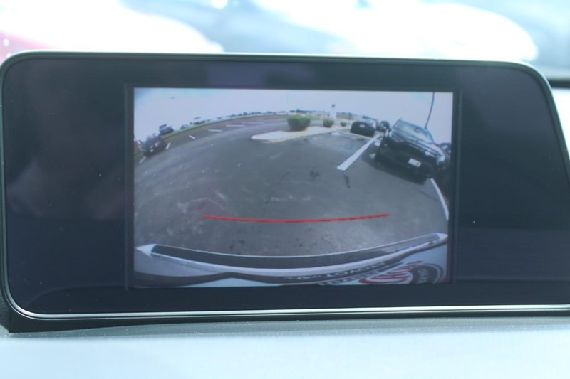 Lexus RX Vehicle Full-screen Gallery Image 19