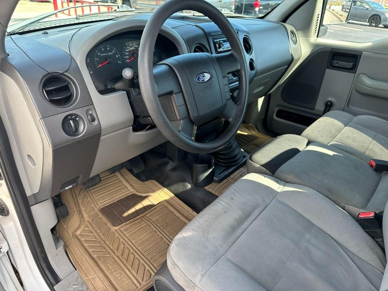 Ford F-150 Vehicle Full-screen Gallery Image 09