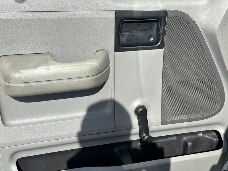 Ford F-150 Vehicle Full-screen Gallery Image 10