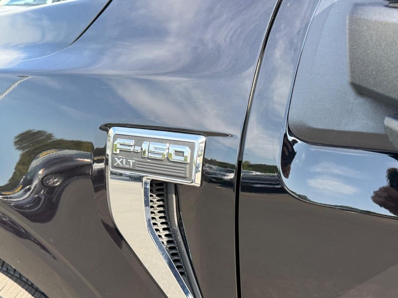 Ford F-150 Vehicle Full-screen Gallery Image 09