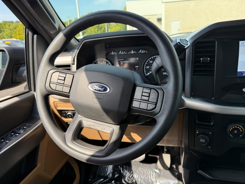Ford F-150 Vehicle Full-screen Gallery Image 13