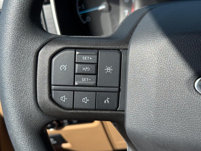 Ford F-150 Vehicle Full-screen Gallery Image 18