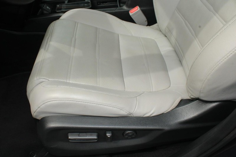 Honda CR-V Vehicle Full-screen Gallery Image 15