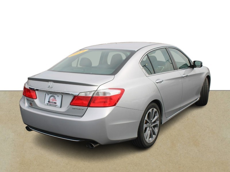 Honda Accord Sedan Vehicle Full-screen Gallery Image 03