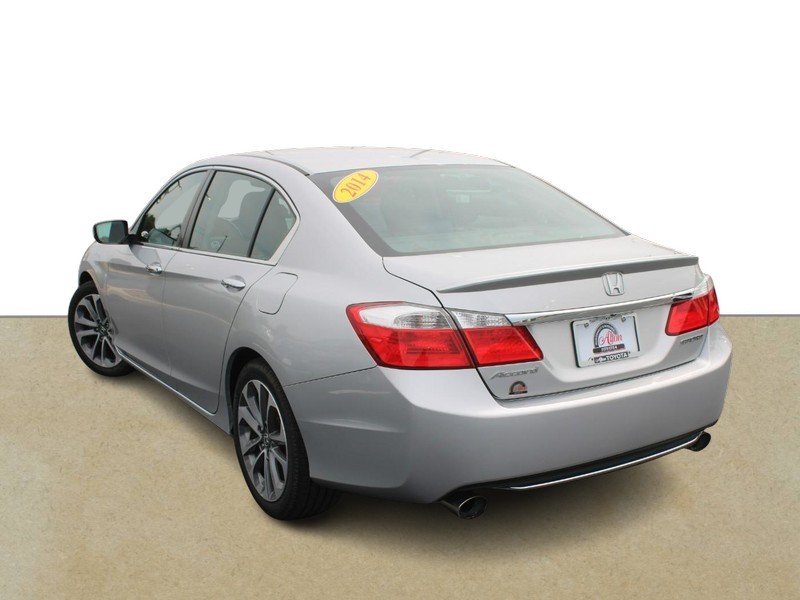 Honda Accord Sedan Vehicle Full-screen Gallery Image 05