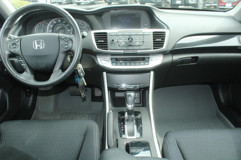 Honda Accord Sedan Vehicle Full-screen Gallery Image 10