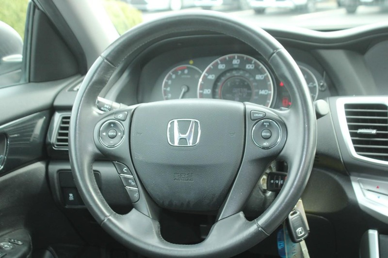 Honda Accord Sedan Vehicle Full-screen Gallery Image 11
