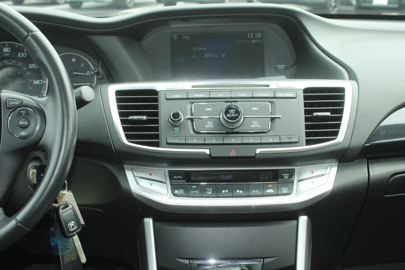 Honda Accord Sedan Vehicle Full-screen Gallery Image 12