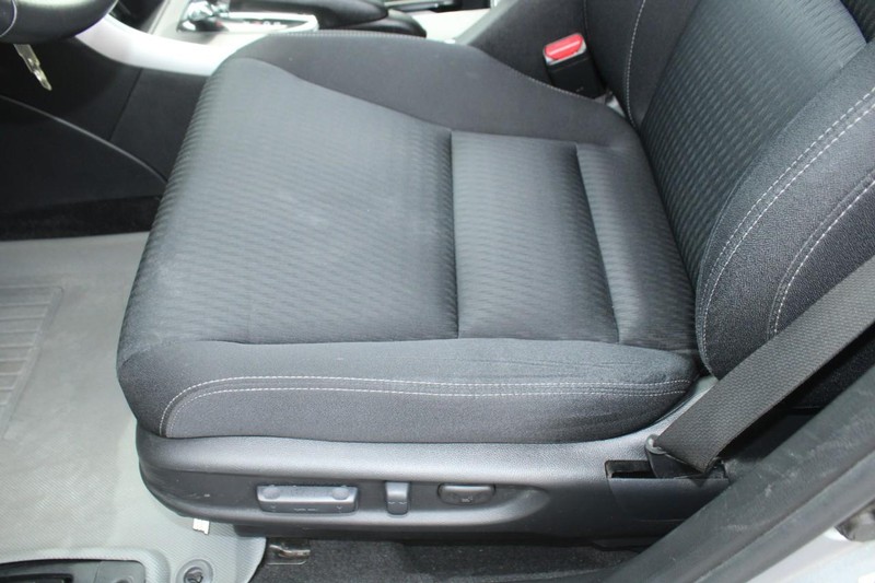 Honda Accord Sedan Vehicle Full-screen Gallery Image 15