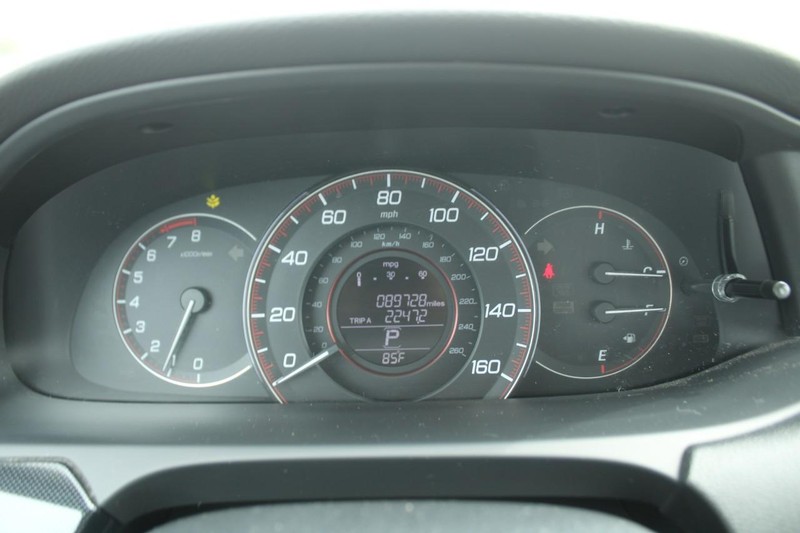 Honda Accord Sedan Vehicle Full-screen Gallery Image 17