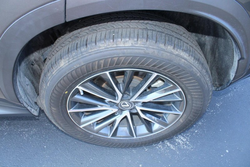 Lexus NX Vehicle Full-screen Gallery Image 07