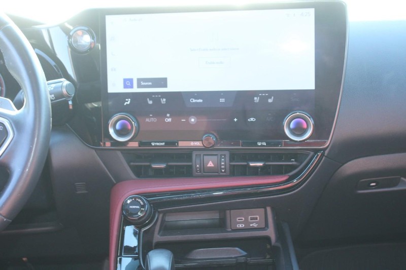 Lexus NX Vehicle Full-screen Gallery Image 12