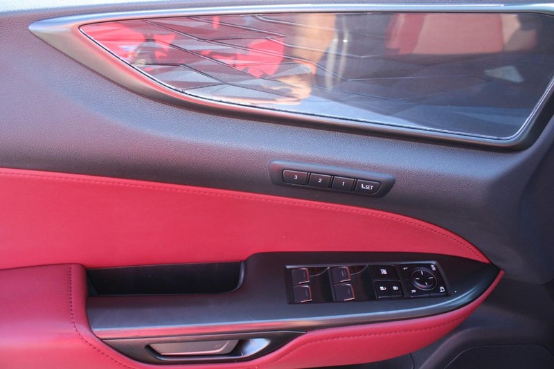 Lexus NX Vehicle Full-screen Gallery Image 14