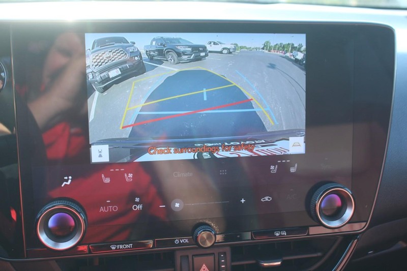 Lexus NX Vehicle Full-screen Gallery Image 19