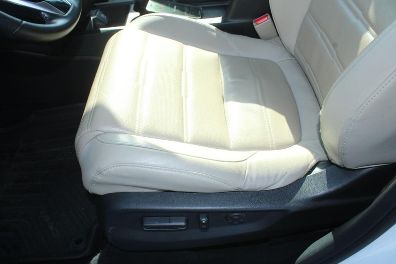 Honda CR-V Vehicle Full-screen Gallery Image 15