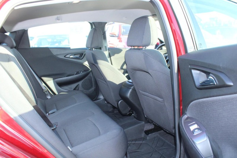 Chevrolet Malibu Vehicle Full-screen Gallery Image 09