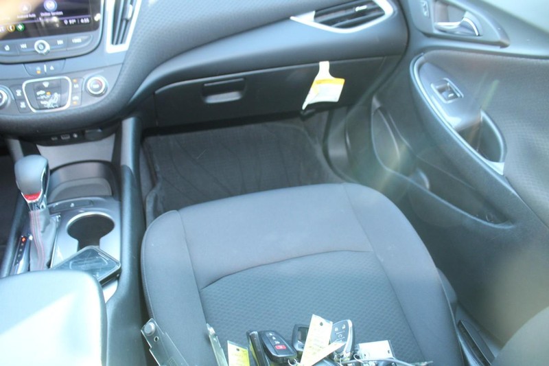 Chevrolet Malibu Vehicle Full-screen Gallery Image 13