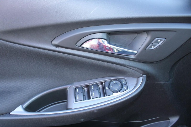 Chevrolet Malibu Vehicle Full-screen Gallery Image 14